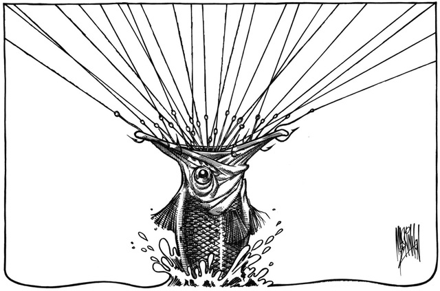 Bức vẽ của họa sĩ Bruce Mackinnon (Canada) đoạt giải nhì khắc họa một chú cá và hàng chục lưỡi câu. Một hình ảnh mang đầy tính ẩn dụ cho thấy con người ở nhiều nơi trên thế giới đang khai thác tới mức tận diệt môi trường biển.