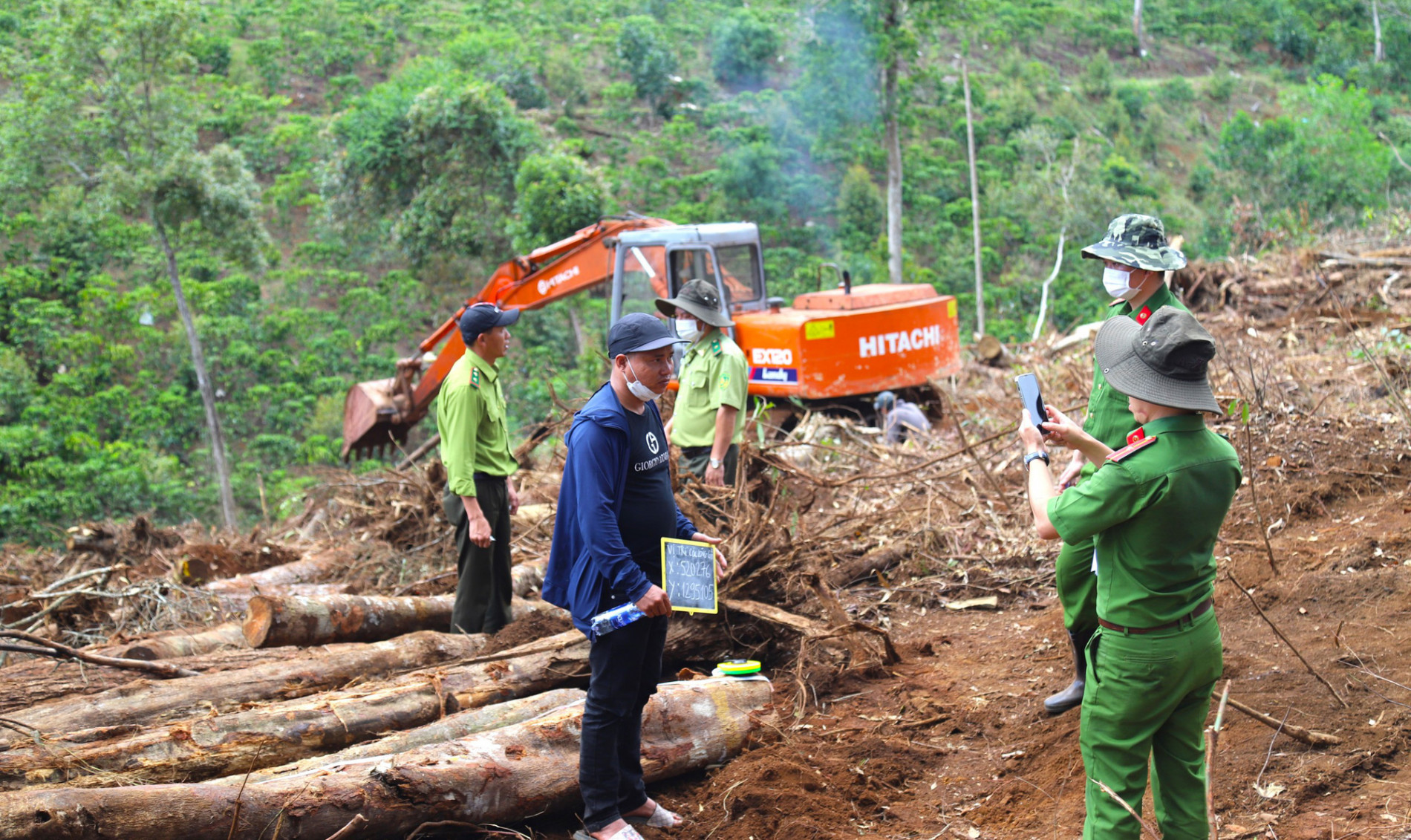Vụ phá 1,9ha rừng tại Bảo Lâm: Lâm Đồng chỉ đạo điều tra, kiểm điểm, làm rõ trách nhiệm người liên quan - Ảnh 1.