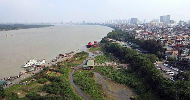  hoàn thiện quy hoạch phân khu sông Hồng là vấn đề nóng của Hà Nội vì sau quy hoạch chung Thủ đô mở rộng, phải xây dựng quy hoạch phân khu đô thị. Hiện thành phố đang chuẩn bị phê duyệt 4 quy hoạch phân khu và mới đây xem xét quy hoạch 2 bên bờ sông Hồng.