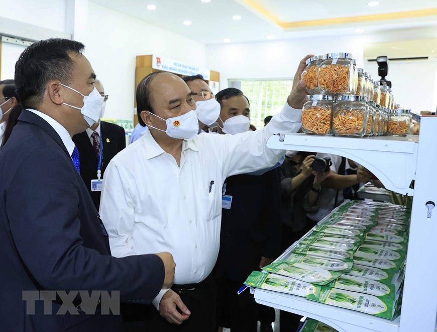 Chủ tịch nước thăm Khu Nông nghiệp công nghệ cao TP.HCM | Công nghệ | Vietnam+ (VietnamPlus)