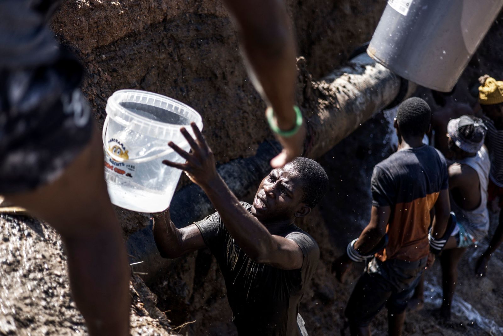 Toàn cảnh người dân Nam Phi sau trận lũ lụt lịch sử