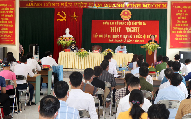 Bộ trưởng Bộ Nội vụ Phạm Thị Thanh Trà tiếp xúc cử tri thị xã Nghĩa Lộ