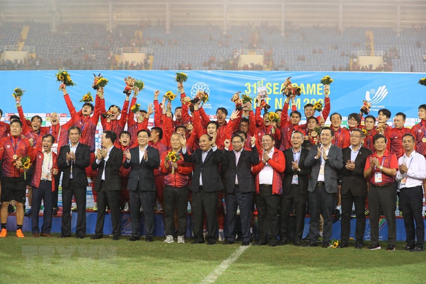 Chủ tịch nước, Thủ tướng, Chủ tịch Quốc hội chung vui với U23 Việt Nam | Chính trị | Vietnam+ (VietnamPlus)