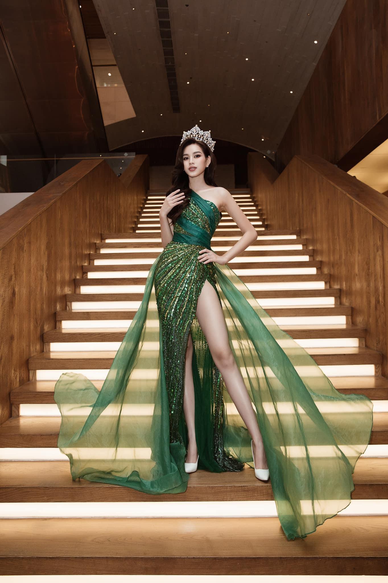 Khá lâu mới đội vương miện đi sự kiện, Hoa hậu Đỗ Thị Hà tỏa sáng với thần thái lộng lẫy ảnh 4