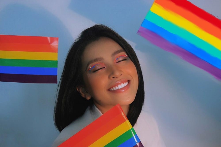 Hoa hậu Tiểu Vy tung bộ ảnh ủng hộ cộng đồng LGBTQ+ - 4