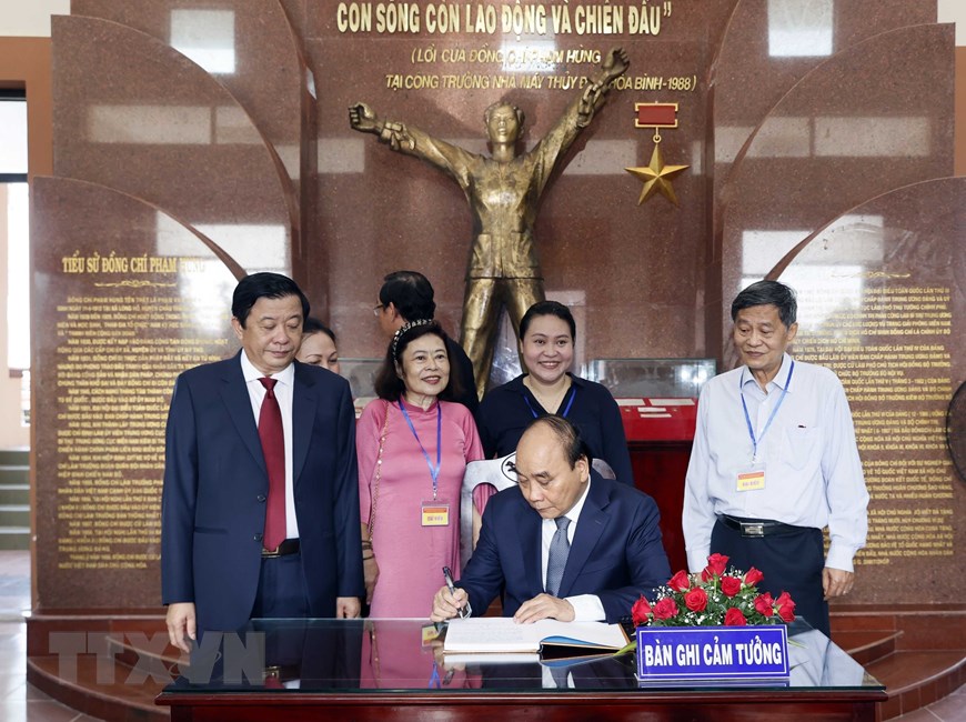Chủ tịch nước dự Lễ kỷ niệm 110 năm Ngày sinh Chủ tịch HĐBT Phạm Hùng | Chính trị | Vietnam+ (VietnamPlus)
