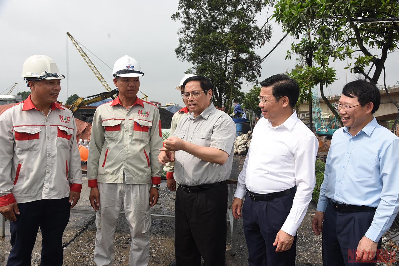 Thủ tướng Phạm Minh Chính thăm công nhân ở khu công nghiệp tỉnh Bắc Giang -0