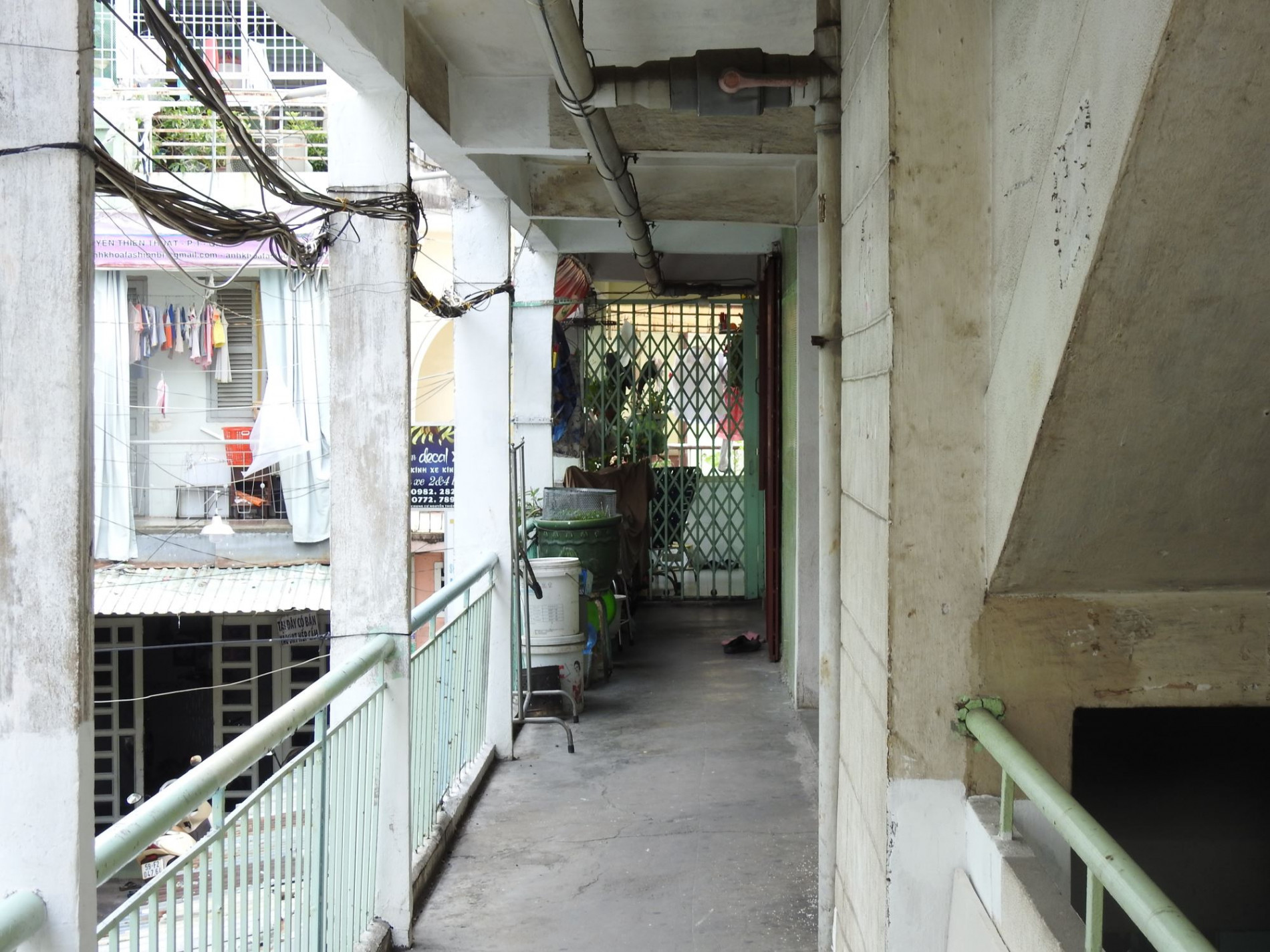 Bên trong những chung cư luống tuổi ở Sài Gòn