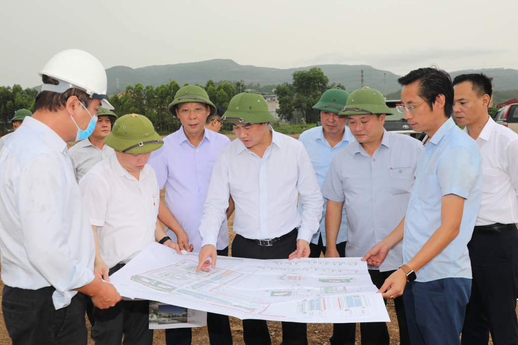Chủ tịch UBND tỉnh Nguyễn Tường Văn kiểm tra quy hoạch Tổ hợp cảng biển và KCN Đầm Nhà Mạc.
