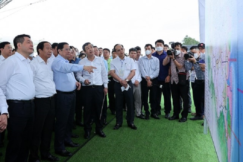 Thủ tướng Phạm Minh Chính và đoàn công tác khảo sát, kiểm tra tình hình xây dựng và hoạt động của KKT Thái Bình