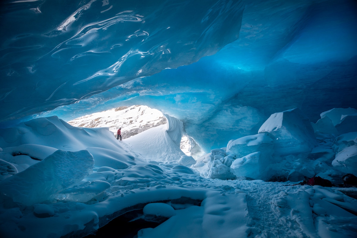 Nhiếp ảnh gia chẳng màng gian khổ thám hiểm tới hệ thống hang động băng giá kỳ vĩ, không thốt nên lời với vẻ đẹp choáng ngợp như đến từ hành tinh khác - Ảnh 10.