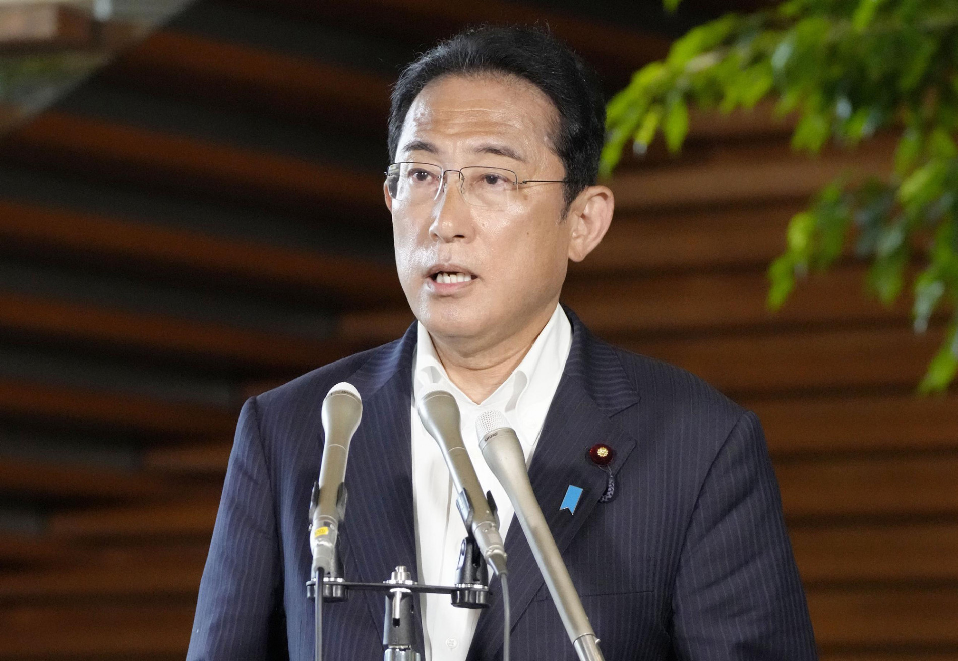 Cựu thủ tướng Abe Shinzo đã qua đời sau khi bị bắn - Ảnh 2.