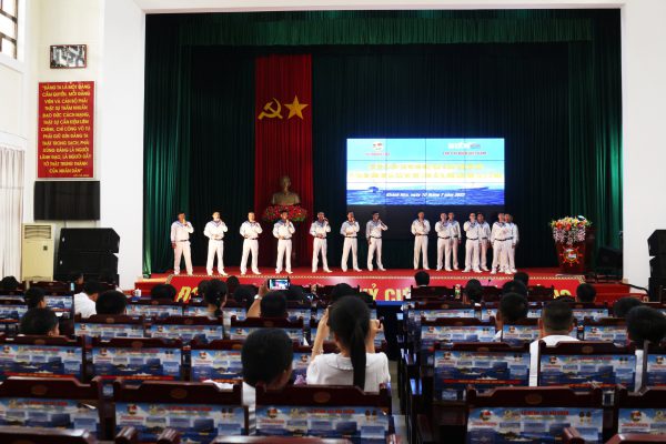 Nhiều hoạt động ý nghĩa của Tạp chí Biển Việt Nam tại Lữ đoàn 162 - Biển đảo 24h