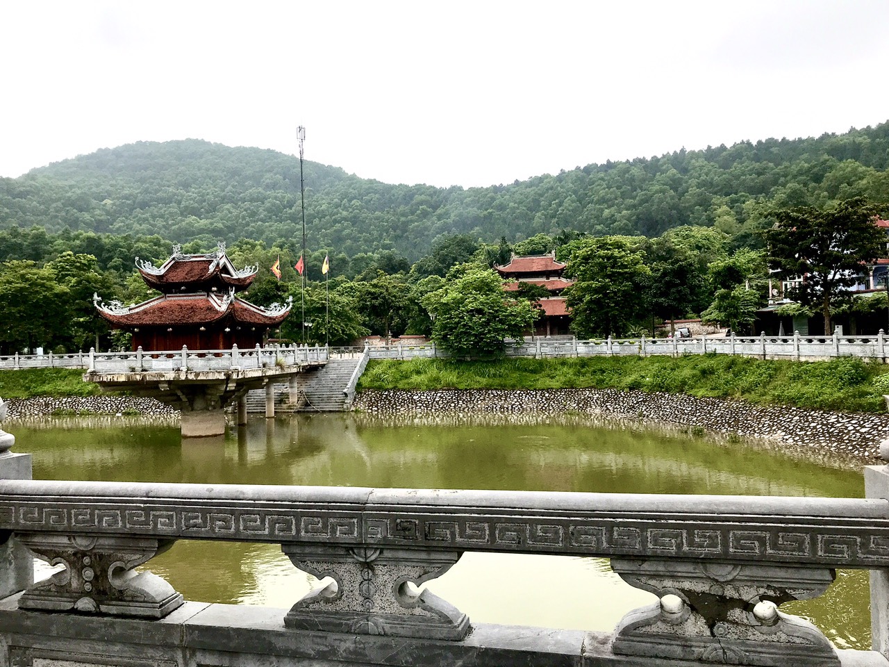 Vẻ đẹp không gian xanh cổ kính ở chùa Hàm Long (Quế Võ, Bắc Ninh)