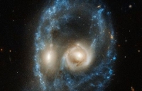 Kính viễn vọng Hubble gây sửng sốt khi phát hiện 'khuôn mặt ma quái' trong không gian