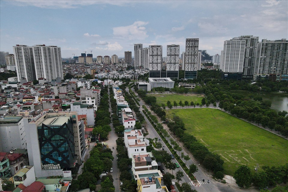 Khu đô thị Ngoại giao đoàn do Tổng công ty Xây dựng Hà Nội (Hancorp) làm chủ đầu tư, được triển khai từ năm 2001 theo Quyết định số 415/QĐ-TTg ngày 11/4/2001 của Thủ tướng Chính phủ.