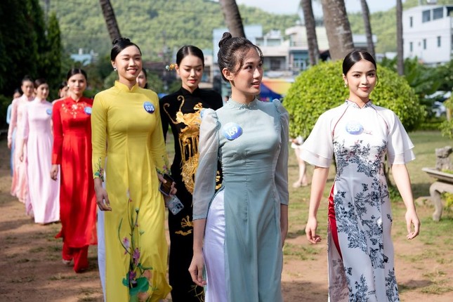 Khởi động Chung kết Miss World Vietnam 2022: Nhan sắc Nam Em trông thế nào bên cạnh Top 38? ảnh 2