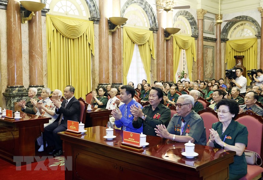 Chủ tịch nước gặp mặt Đoàn đại biểu Hội Cựu thanh niên xung phong | Chính trị | Vietnam+ (VietnamPlus)