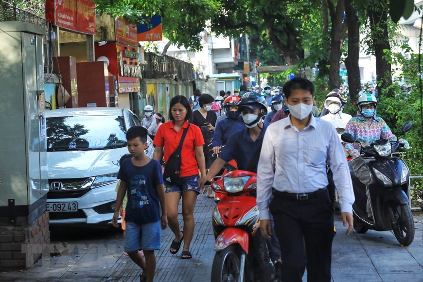 Hà Nội: Ngán ngẩm cảnh tắc đường giờ cao điểm trong ngày đầu tháng 8 | Giao thông | Vietnam+ (VietnamPlus)