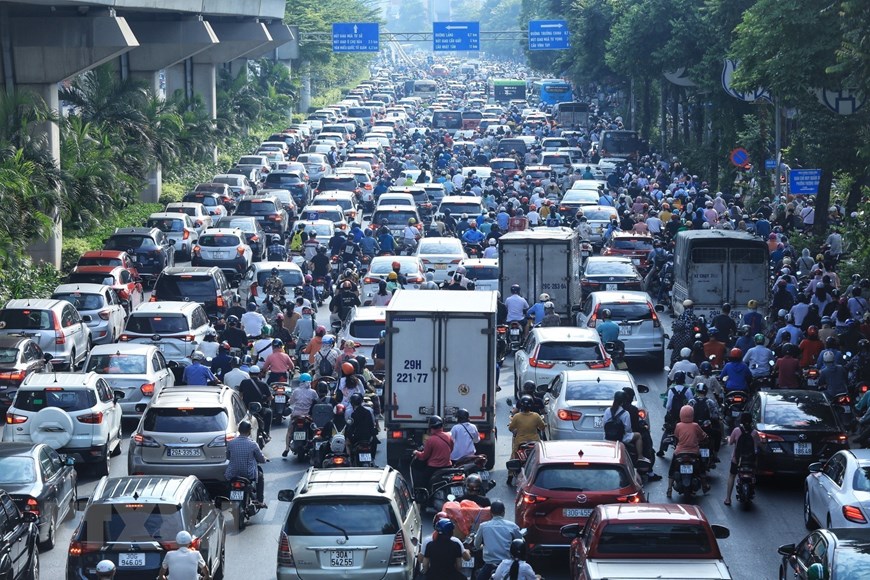 Hà Nội: Ngán ngẩm cảnh tắc đường giờ cao điểm trong ngày đầu tháng 8 | Giao thông | Vietnam+ (VietnamPlus)
