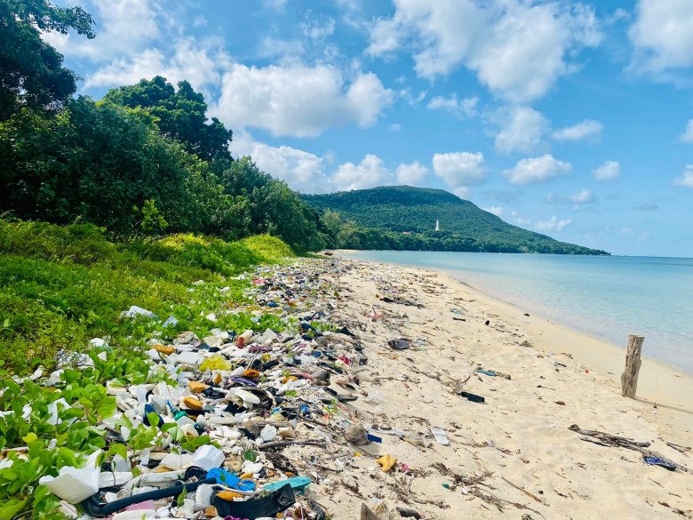 Du khách nước ngoài phàn nàn về rác thải tại Phú Quốc: amp;#34;Dịch vụ tuyệt vời nhưng bãi biển thì quá tệ, toàn là rác!amp;#34; - 5