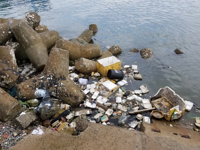 Du khách nước ngoài phàn nàn về rác thải tại Phú Quốc: amp;#34;Dịch vụ tuyệt vời nhưng bãi biển thì quá tệ, toàn là rác!amp;#34; - 3