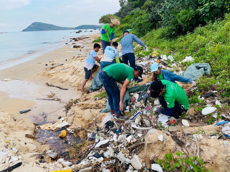Du khách nước ngoài phàn nàn về rác thải tại Phú Quốc: amp;#34;Dịch vụ tuyệt vời nhưng bãi biển thì quá tệ, toàn là rác!amp;#34; - 10