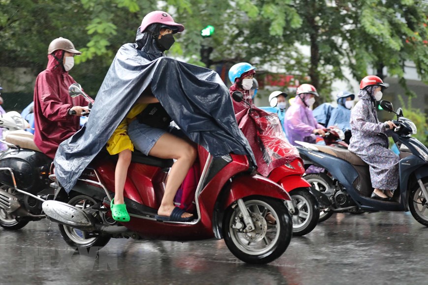 Hình ảnh Hà Nội có mưa to đến rất to sau khi bão số 2 suy yếu | Môi trường | Vietnam+ (VietnamPlus)