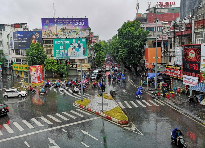 Hình ảnh Hà Nội có mưa to đến rất to sau khi bão số 2 suy yếu | Môi trường | Vietnam+ (VietnamPlus)