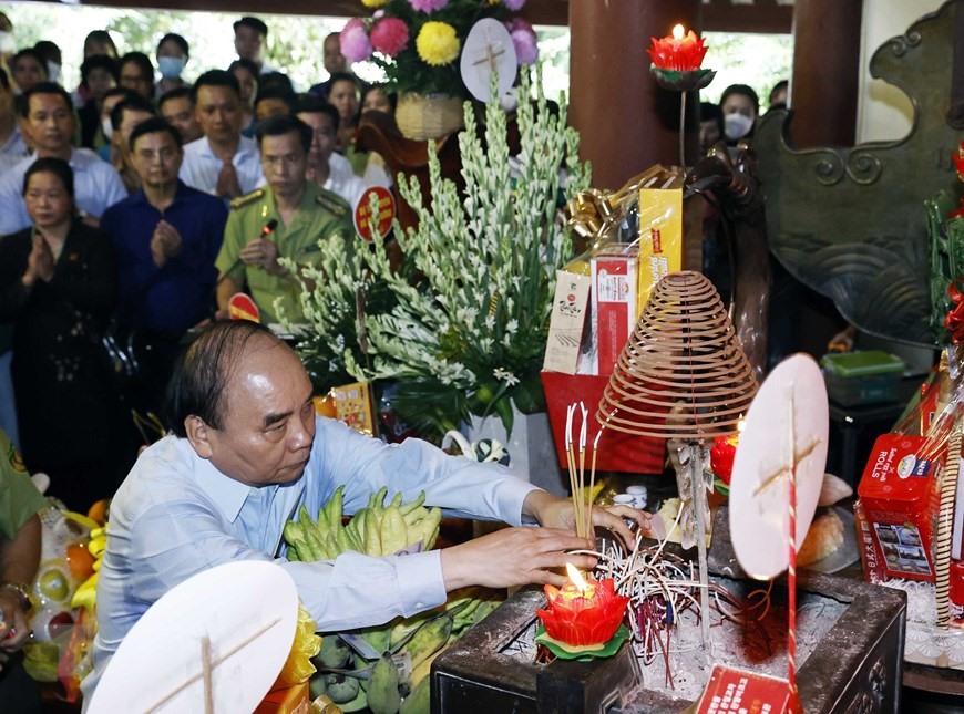 Chủ tịch nước chủ trì lễ dâng hương kỷ niệm 53 năm ngày mất của Chủ tịch Hồ Chí Minh và 53 năm thực hiện Di chúc thiêng liêng của Người.