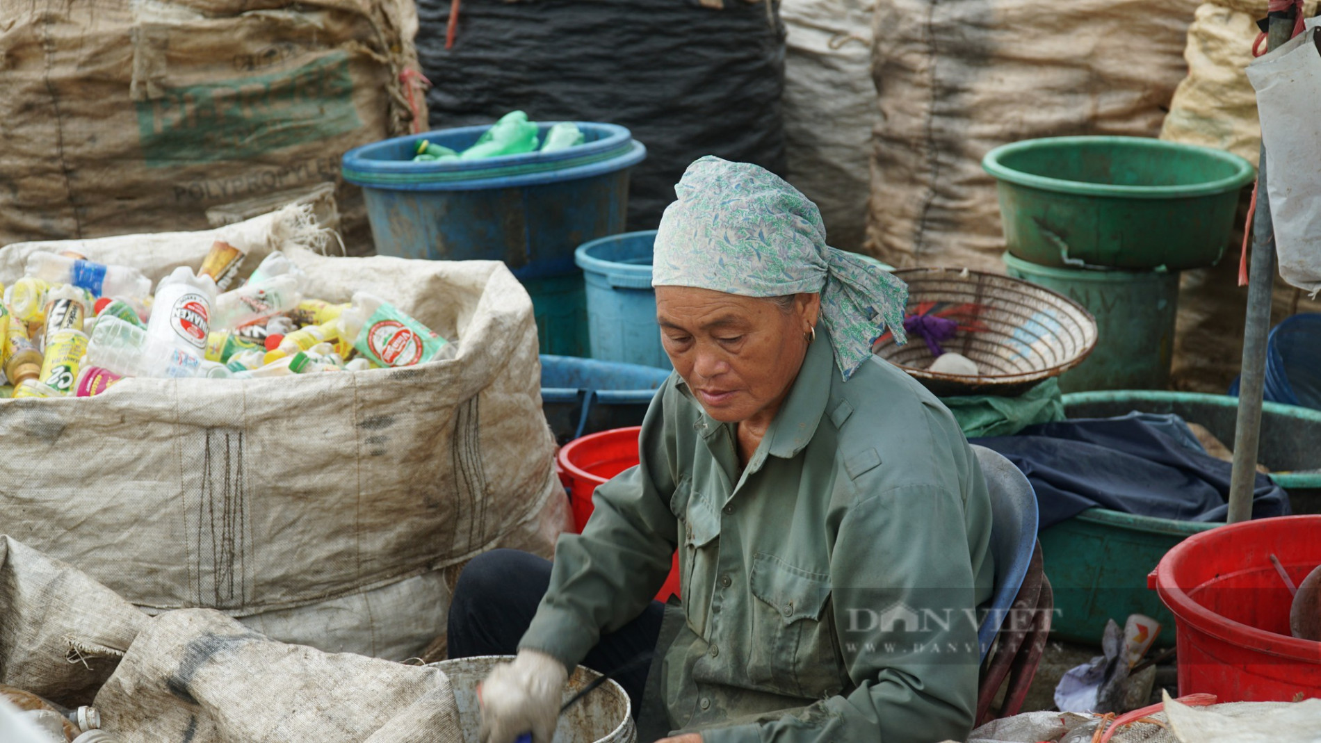 Nông dân Việt Nam xuất sắc 2022 tỉnh Tuyên Quang là người biến rác thải thành phân bón hữu cơ, tái chế rác thải nhựa - Ảnh 9.