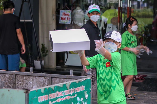 Theo chân “biệt đội nhí” đẩy xe tự chế đi 'xin' rác tài nguyên ở Đà Nẵng