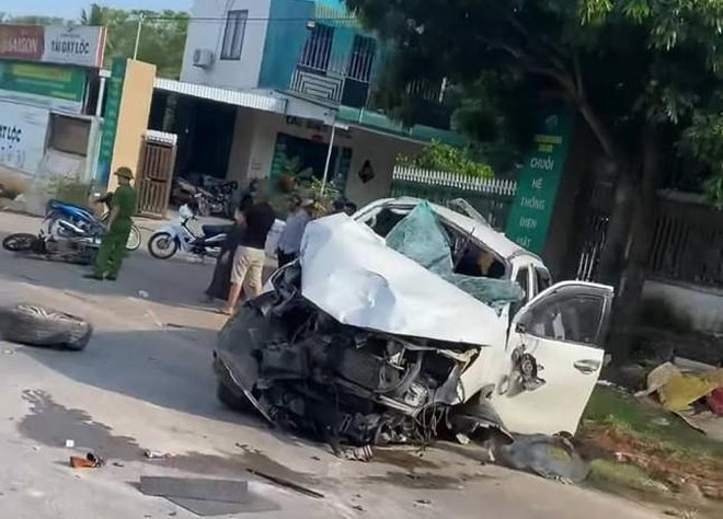 Ô tô va chạm xe máy, 2 vợ chồng tử vong thương tâm ảnh 1