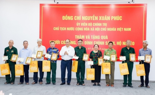 Chủ tịch nước Nguyễn Xuân Phúc làm việc với Khu Công nghiệp VSIP Nghệ An