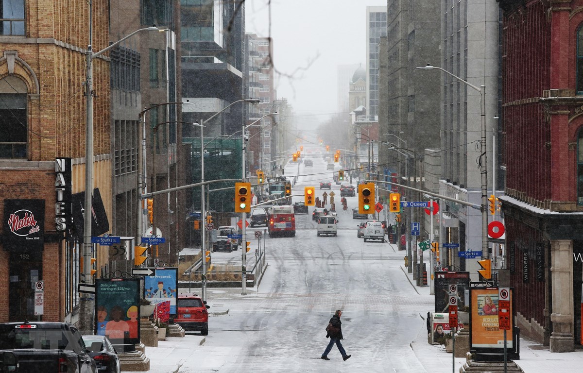 Cảnh vắng vẻ trên một tuyến phố ở Ottawa, Canada khi dịch COVID-19 bùng phát, ngày 23/3/2020. (Ảnh: AFP/TTXVN)