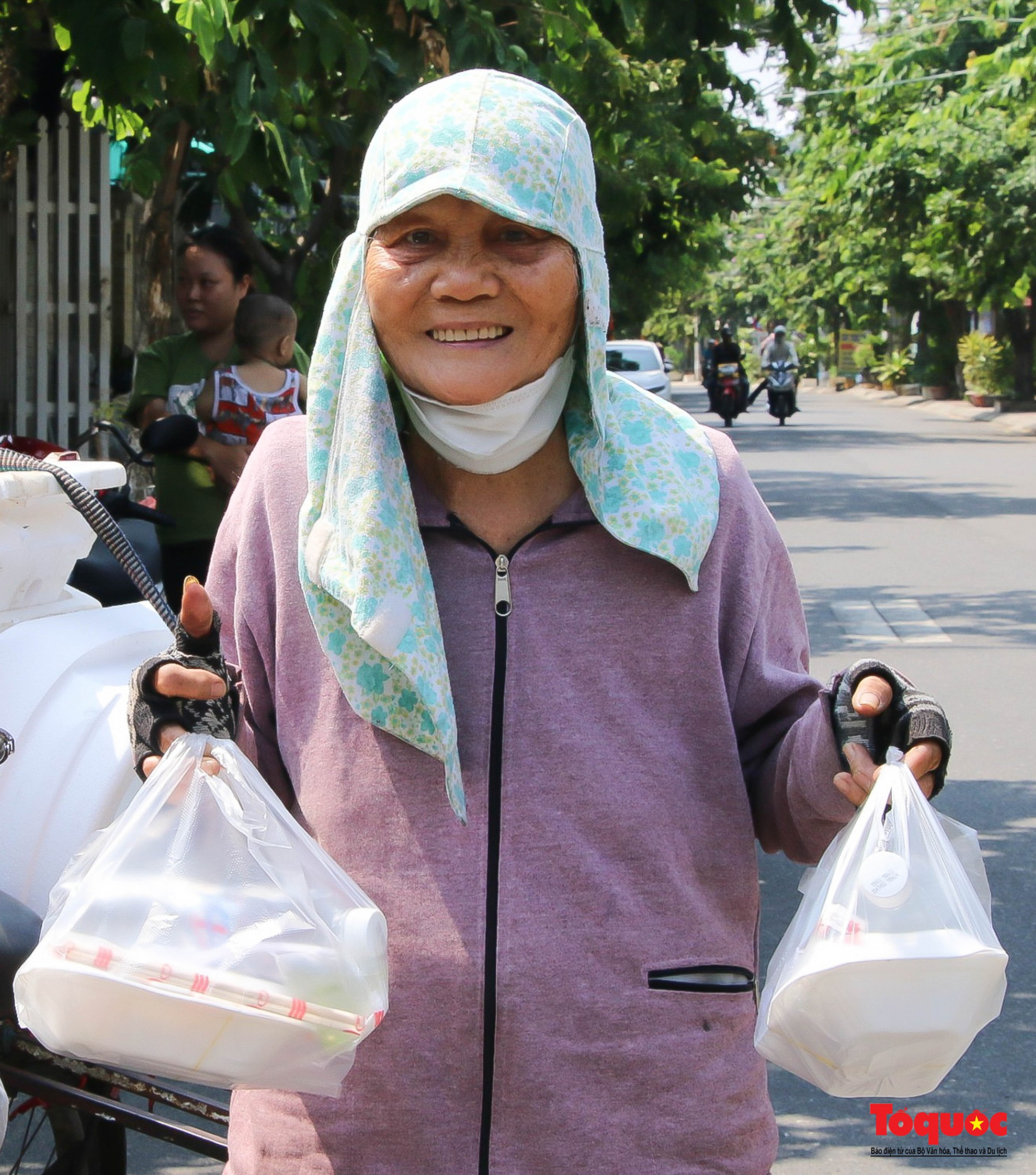 Phân loại rác tại nguồn bán lấy tiền duy trì “bếp ăn 0 đồng” giúp người khó khăn - Ảnh 9.