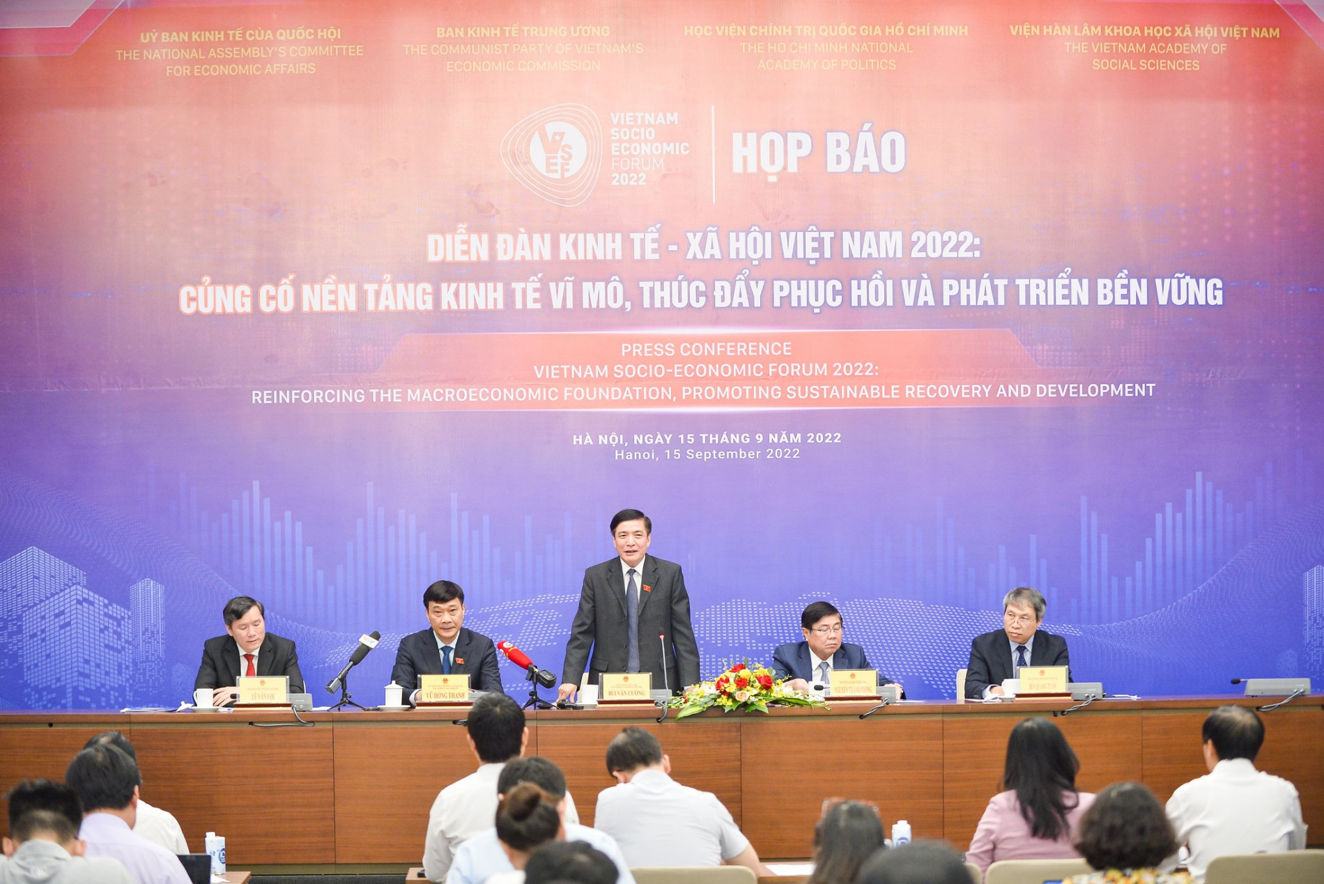 Ngày 18/9 tổ chức Diễn đàn Kinh tế - Xã hội Việt Nam 2022 - Ảnh 1.