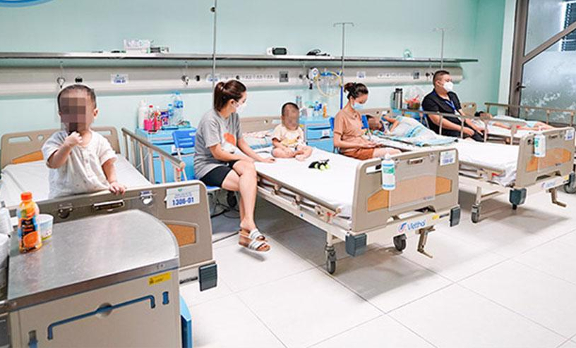 Trẻ mắc virus Adeno tăng cao, Hà Nội yêu cầu các bệnh viện bố trí đủ giường điều trị - Ảnh 2.