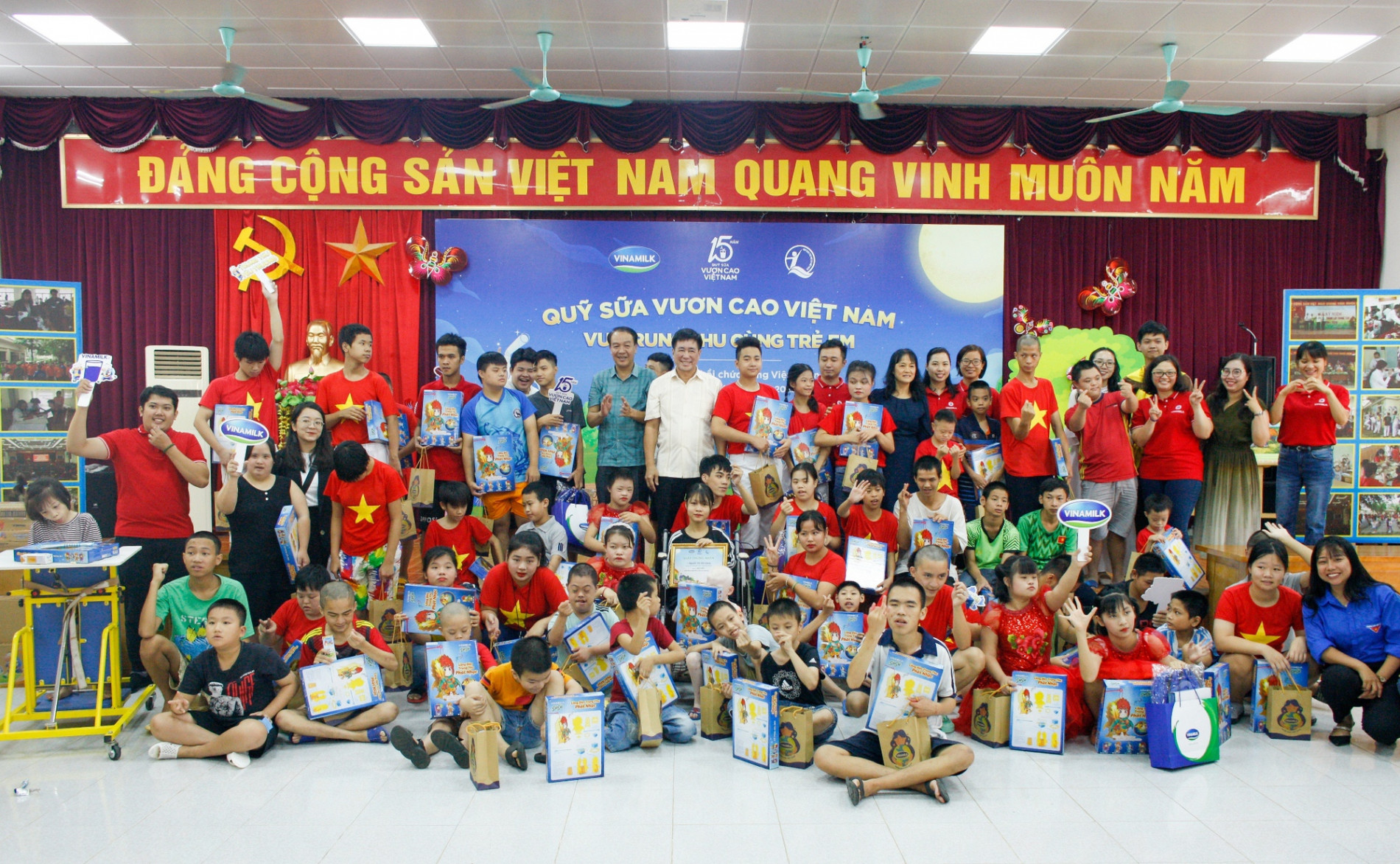 Thêm một mùa trung thu ấm áp trong hành trình 15 năm của Quỹ sữa Vươn cao Việt Nam - Ảnh 1.