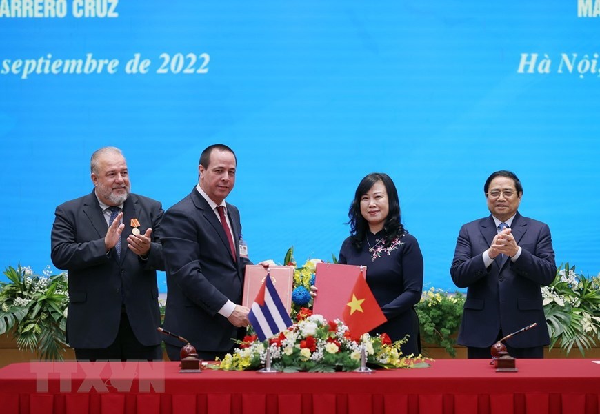 Hình ảnh Lễ ký kết các văn kiện hợp tác giữa Việt Nam và Cuba | Chính trị | Vietnam+ (VietnamPlus)