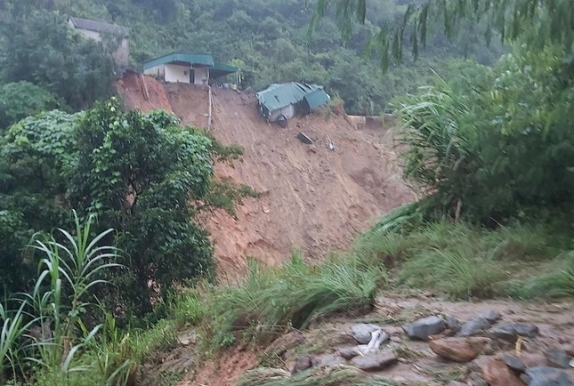 Lũ kinh hoàng đổ về huyện miền núi Nghệ An, 3 ngôi nhà bị cuốn trôi ảnh 6