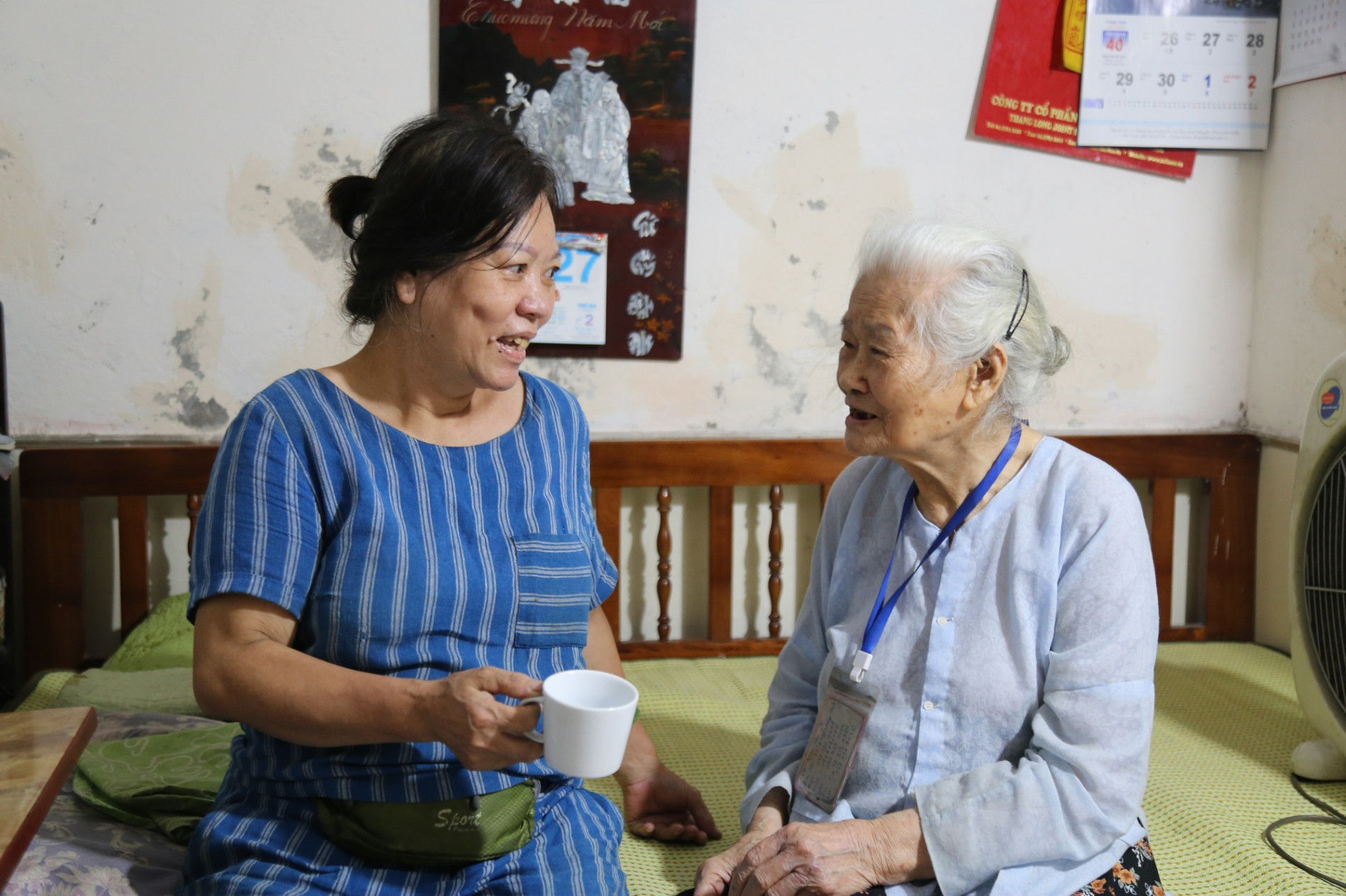 Nữ &amp;quot;phu rác&amp;quot; 67 tuổi ở Hà Nội: Ngày nào nghỉ, mẹ tôi phải nhịn thuốc - Ảnh 2.
