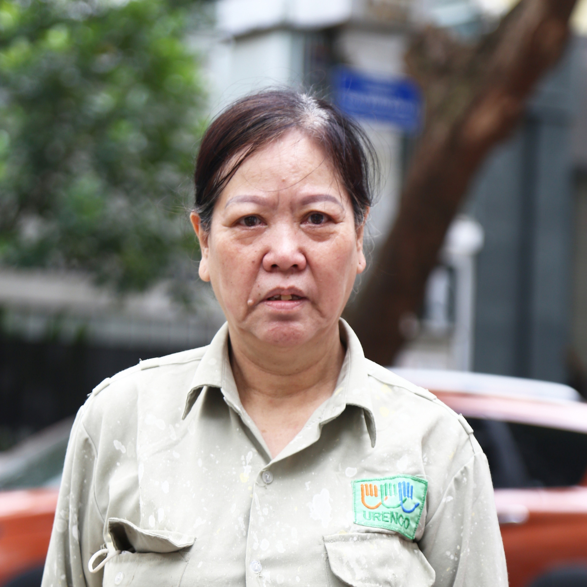 Nữ 'phu rác' 67 tuổi ở Hà Nội: 'Ngày nào tôi nghỉ làm, mẹ tôi phải nhịn thuốc'