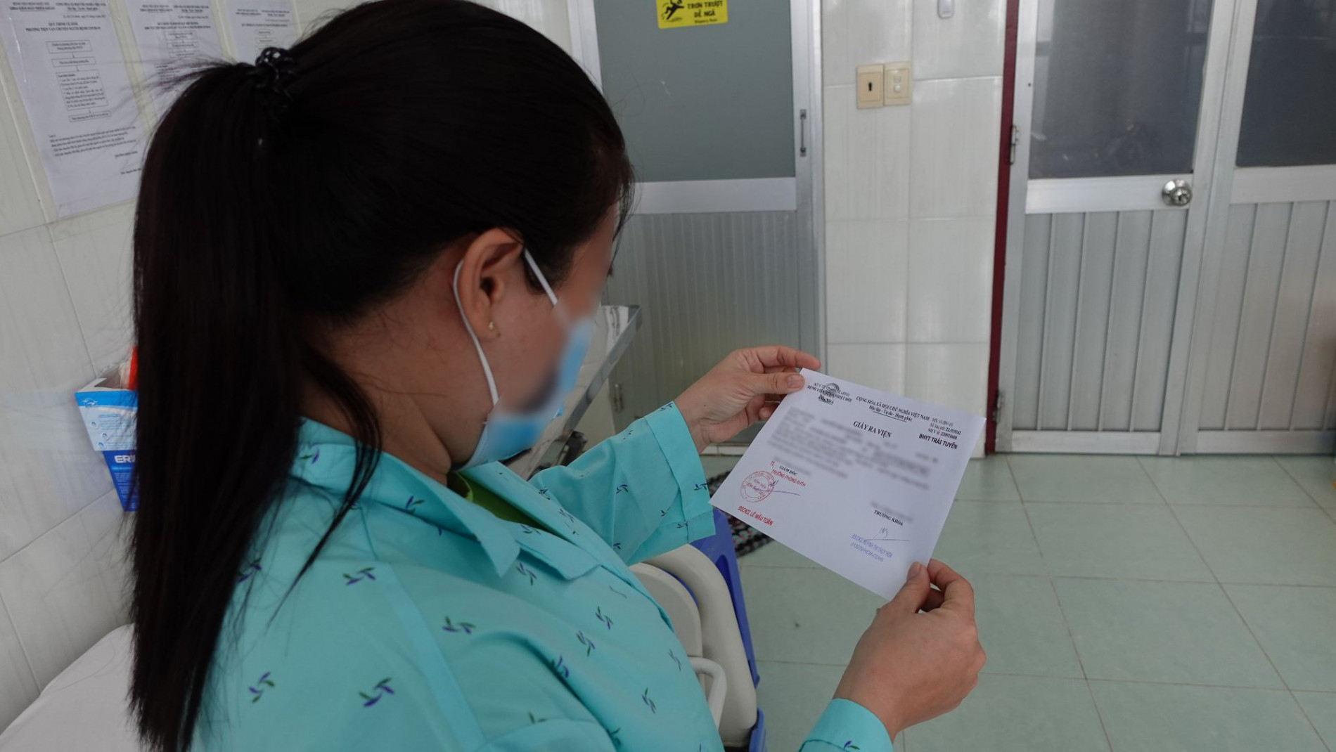 Bệnh nhân mắc đậu mùa khỉ đầu tiên ở Việt Nam được xuất viện - Ảnh 1.