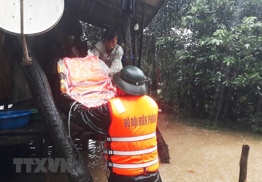 [Photo] Mưa lớn khiến hàng trăm hộ dân ở Quảng Bình bị ngập | Môi trường | Vietnam+ (VietnamPlus)