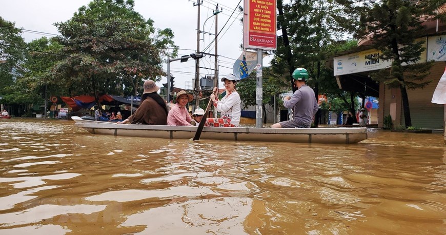 [Photo] Mưa lớn khiến hàng trăm hộ dân ở Quảng Bình bị ngập | Môi trường | Vietnam+ (VietnamPlus)