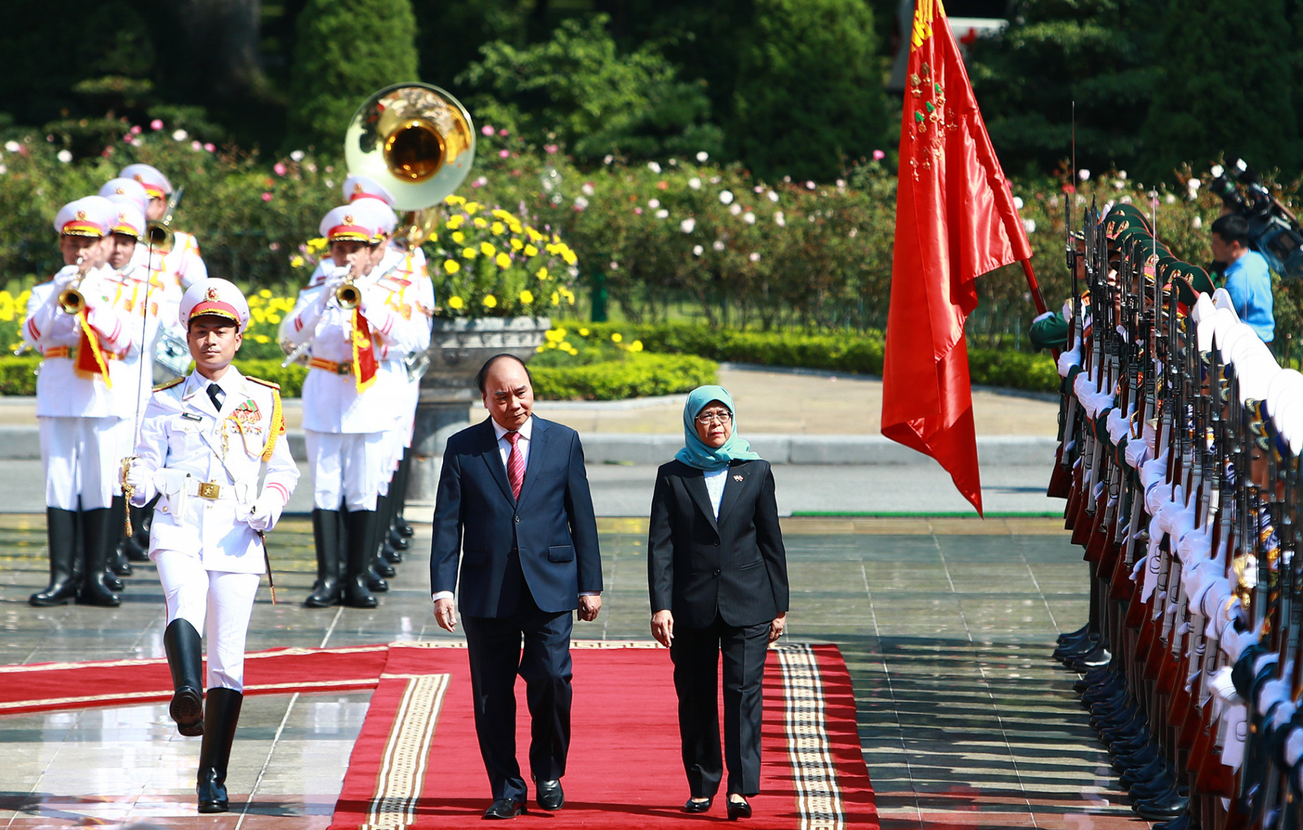 Chủ tịch nước Nguyễn Xuân Phúc chủ trì lễ đón Tổng thống Singapore