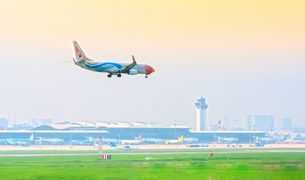 Hơn 58% khách chọn du lịch bằng máy bay. Ảnh Shutterstock