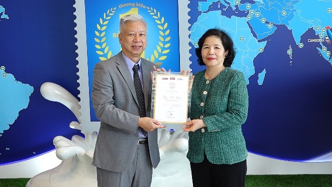 CEO Vinamilk Mai Kiều Liên được vinh danh doanh nhân xuất sắc 2022 - ảnh 1