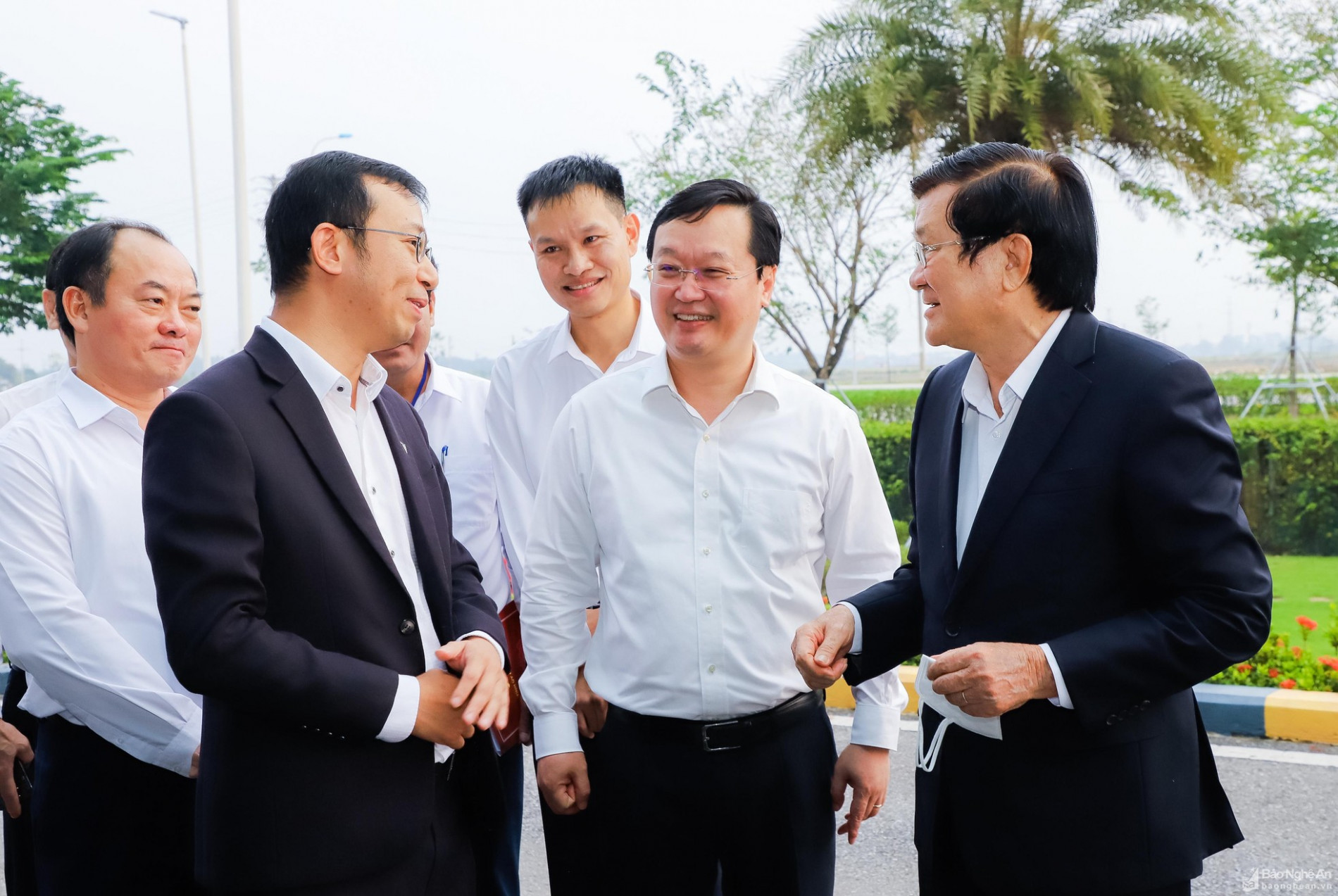 Nguyên Chủ tịch nước Trương Tấn Sang thăm Khu Công nghiệp VSIP Nghệ An ảnh 1